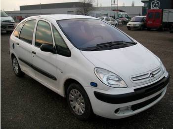 Citroen MPV, fabr.CITROEN, type PICASSO, 2.0 HDI, eerste inschrijving 01-01-2006, km-stand 136.700, chassisnr VF7CHRHYB25736940, AIRCO, alle documenten aanwezig - Automobil