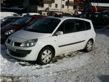 Renault Grand Scenic - Automobil