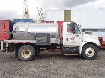 International 4300 4X2 VACUUM TRUCK - Camion cisternă