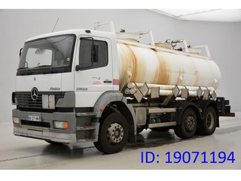 Camion cisternă pentru transport de combustibili Mercedes-Benz Atego 2533 - 6x2: Foto 1