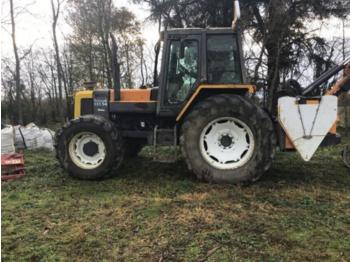 Tractor agricol Renault 133-54: Foto 1