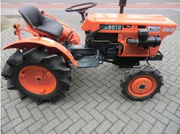 Kubota B7001 Komplett Überholt / - Tractor agricol